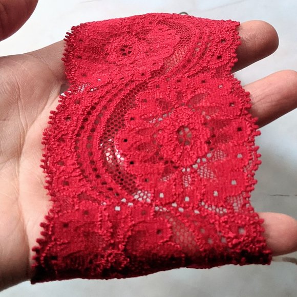 Fantasy Fairycore Red Wide Lace Collar Choker Necklace with Adjustable Clasp - Picture 4 of 4